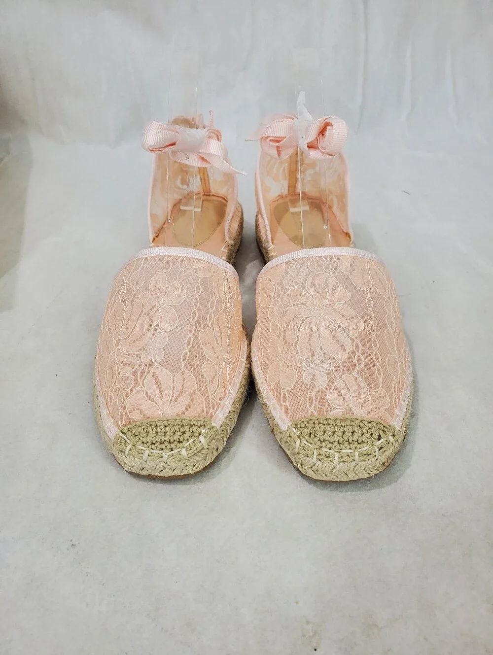Badgley Mischka Espadrille flats Pink Lace Ankle Tie Girlie Feminine Dainty 8.5